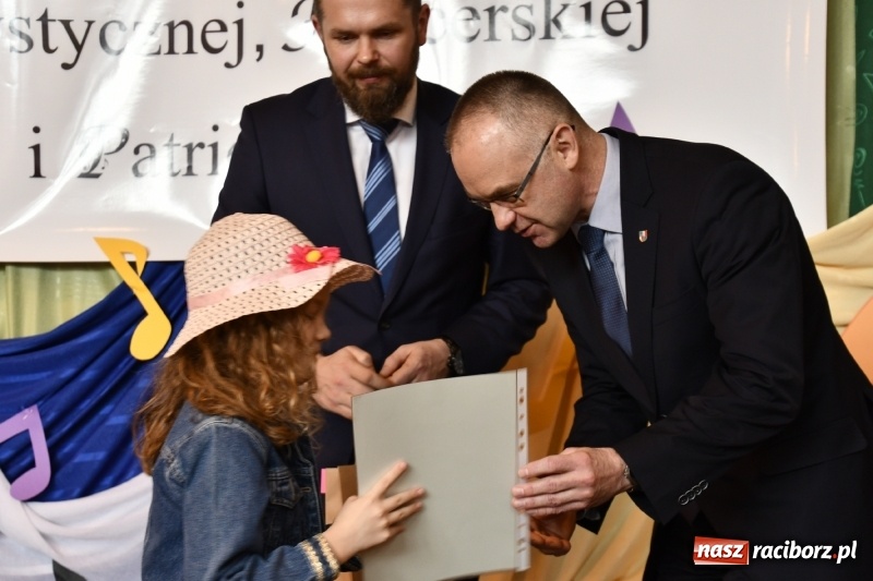 Zdjęcie w galerii na portalu naszraciborz.pl: Koncert Laureatów Powiatowego Festiwalu Piosenki Turystycznej, Harcerskiej i Patriotycznej w Krzanowicach wiadomości z regionu