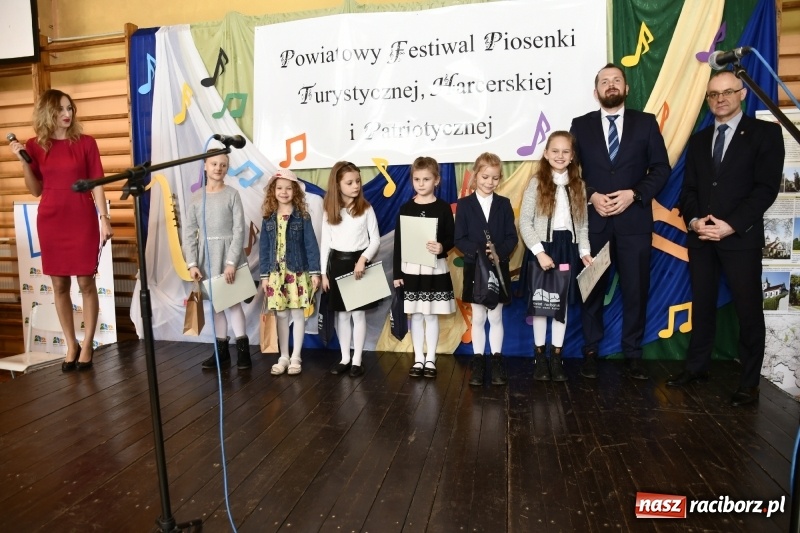 Zdjęcie w galerii na portalu naszraciborz.pl: Koncert Laureatów Powiatowego Festiwalu Piosenki Turystycznej, Harcerskiej i Patriotycznej w Krzanowicach wiadomości z regionu
