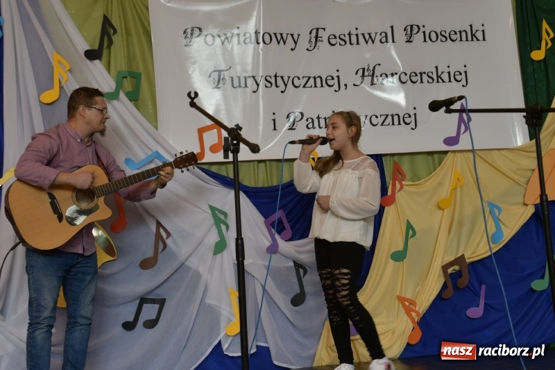 Zdjęcie w galerii na portalu naszraciborz.pl: Koncert Laureatów Powiatowego Festiwalu Piosenki Turystycznej, Harcerskiej i Patriotycznej w Krzanowicach wiadomości z regionu