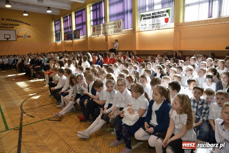 Zdjęcie w galerii na portalu naszraciborz.pl: Koncert Laureatów Powiatowego Festiwalu Piosenki Turystycznej, Harcerskiej i Patriotycznej w Krzanowicach wiadomości z regionu