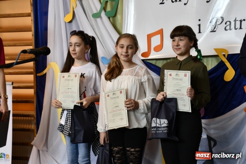 Zdjęcie w galerii na portalu naszraciborz.pl: Koncert Laureatów Powiatowego Festiwalu Piosenki Turystycznej, Harcerskiej i Patriotycznej w Krzanowicach wiadomości z regionu