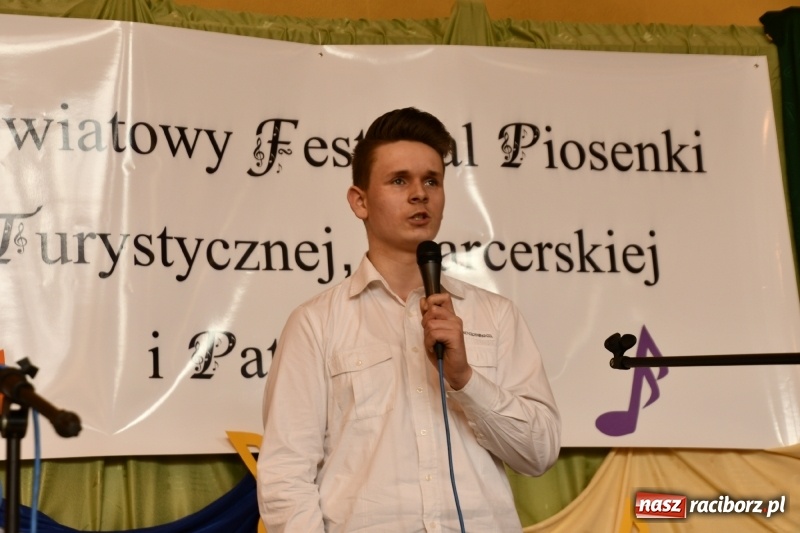 Zdjęcie w galerii na portalu naszraciborz.pl: Koncert Laureatów Powiatowego Festiwalu Piosenki Turystycznej, Harcerskiej i Patriotycznej w Krzanowicach wiadomości z regionu