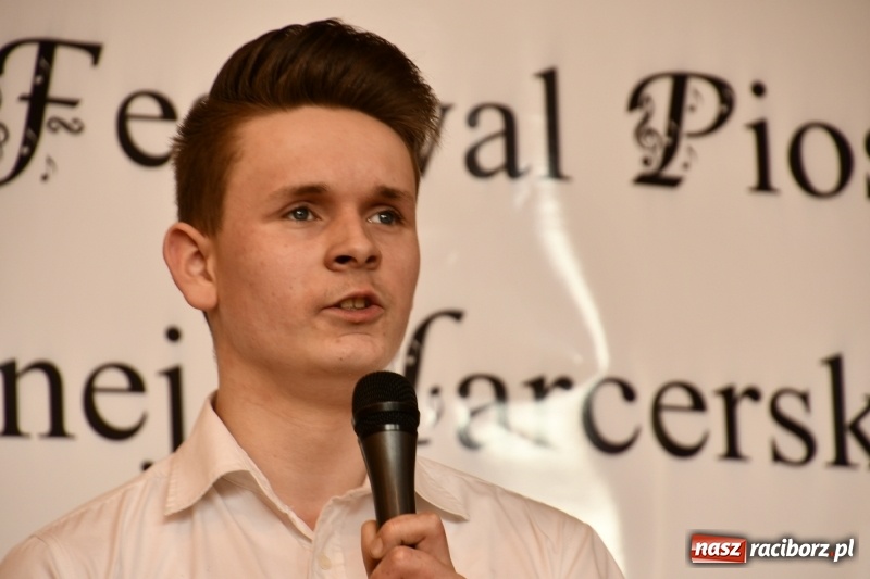 Zdjęcie w galerii na portalu naszraciborz.pl: Koncert Laureatów Powiatowego Festiwalu Piosenki Turystycznej, Harcerskiej i Patriotycznej w Krzanowicach wiadomości z regionu