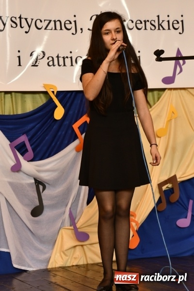 Zdjęcie w galerii na portalu naszraciborz.pl: Koncert Laureatów Powiatowego Festiwalu Piosenki Turystycznej, Harcerskiej i Patriotycznej w Krzanowicach wiadomości z regionu