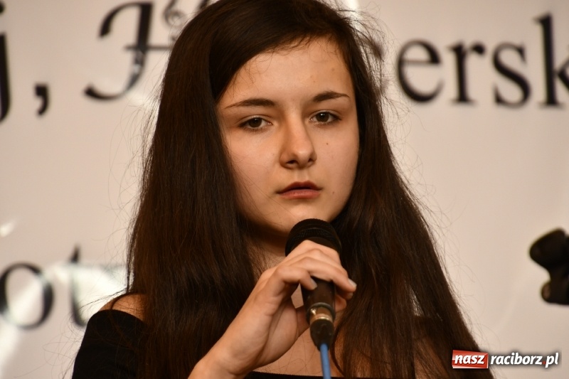 Zdjęcie w galerii na portalu naszraciborz.pl: Koncert Laureatów Powiatowego Festiwalu Piosenki Turystycznej, Harcerskiej i Patriotycznej w Krzanowicach wiadomości z regionu