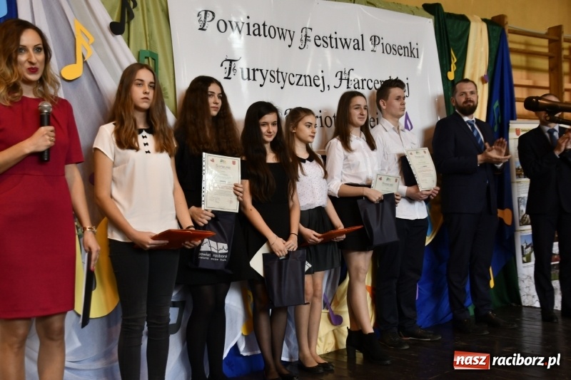 Zdjęcie w galerii na portalu naszraciborz.pl: Koncert Laureatów Powiatowego Festiwalu Piosenki Turystycznej, Harcerskiej i Patriotycznej w Krzanowicach wiadomości z regionu