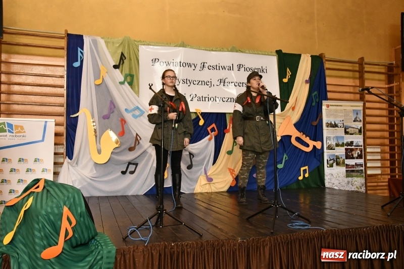 Zdjęcie w galerii na portalu naszraciborz.pl: Koncert Laureatów Powiatowego Festiwalu Piosenki Turystycznej, Harcerskiej i Patriotycznej w Krzanowicach wiadomości z regionu