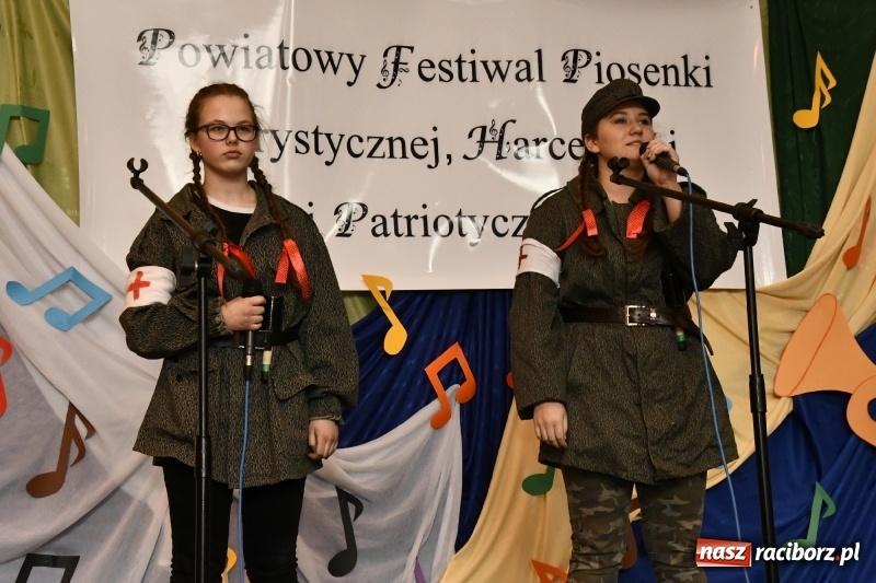 Zdjęcie w galerii na portalu naszraciborz.pl: Koncert Laureatów Powiatowego Festiwalu Piosenki Turystycznej, Harcerskiej i Patriotycznej w Krzanowicach wiadomości z regionu