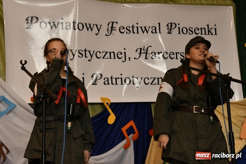 Zdjęcie w galerii na portalu naszraciborz.pl: Koncert Laureatów Powiatowego Festiwalu Piosenki Turystycznej, Harcerskiej i Patriotycznej w Krzanowicach wiadomości z regionu