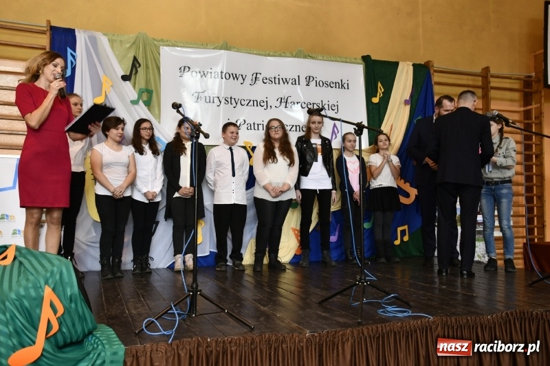 Zdjęcie w galerii na portalu naszraciborz.pl: Koncert Laureatów Powiatowego Festiwalu Piosenki Turystycznej, Harcerskiej i Patriotycznej w Krzanowicach wiadomości z regionu