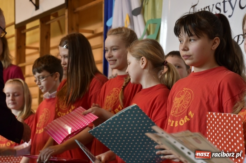 Zdjęcie w galerii na portalu naszraciborz.pl: Koncert Laureatów Powiatowego Festiwalu Piosenki Turystycznej, Harcerskiej i Patriotycznej w Krzanowicach wiadomości z regionu