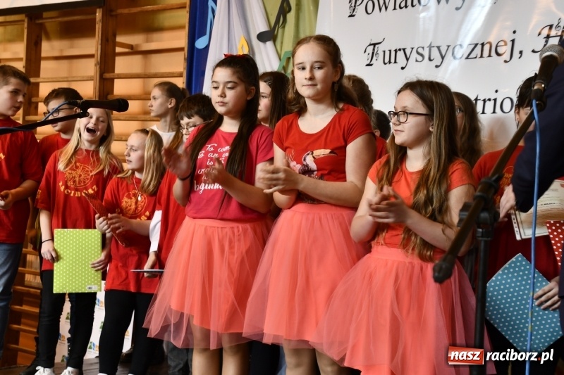 Zdjęcie w galerii na portalu naszraciborz.pl: Koncert Laureatów Powiatowego Festiwalu Piosenki Turystycznej, Harcerskiej i Patriotycznej w Krzanowicach wiadomości z regionu