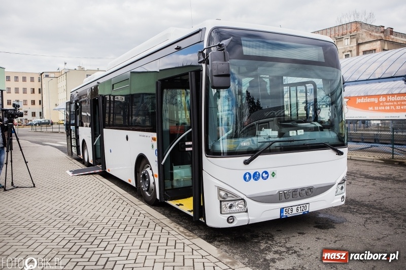 Zdjęcie w galerii na portalu naszraciborz.pl: Raciborski PKS zaprezentował kolejny autobus zasilany gazem wiadomości z regionu