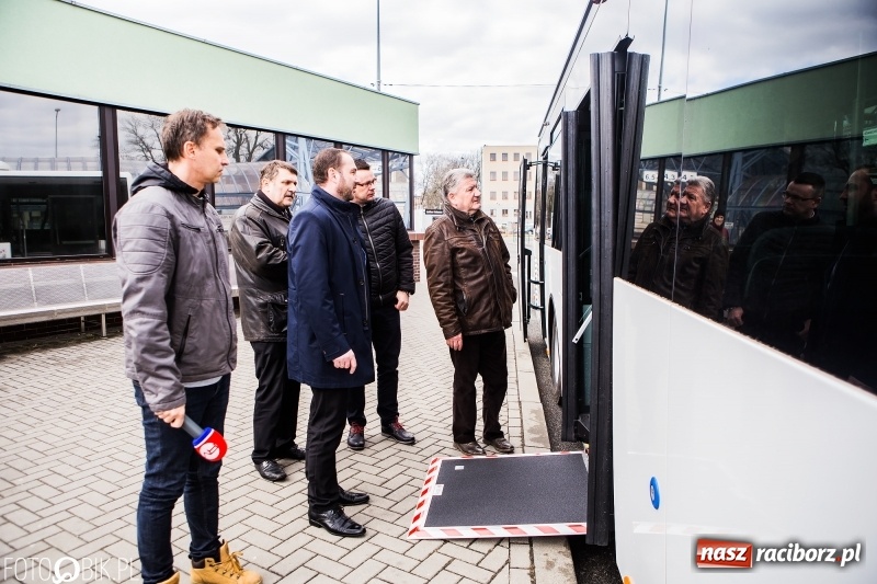 Zdjęcie w galerii na portalu naszraciborz.pl: Raciborski PKS zaprezentował kolejny autobus zasilany gazem wiadomości z regionu