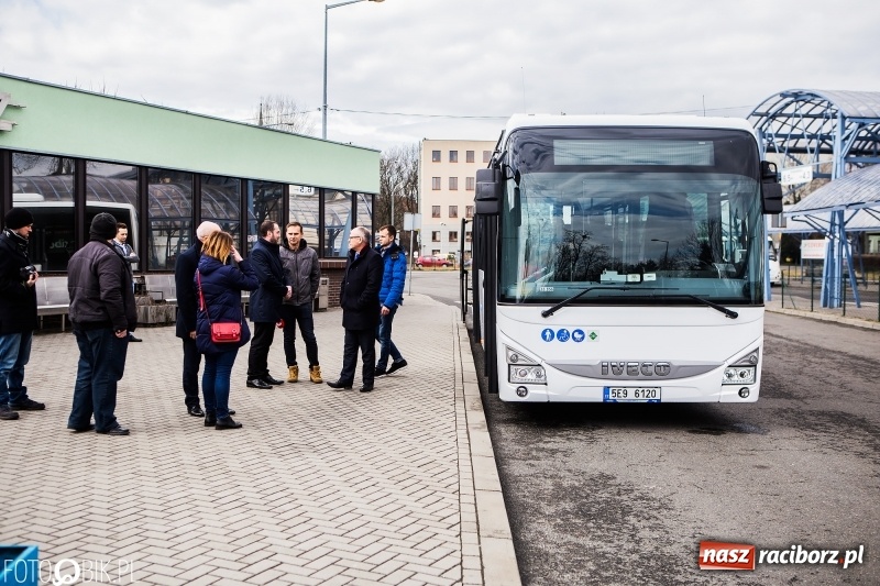 Zdjęcie w galerii na portalu naszraciborz.pl: Raciborski PKS zaprezentował kolejny autobus zasilany gazem wiadomości z regionu