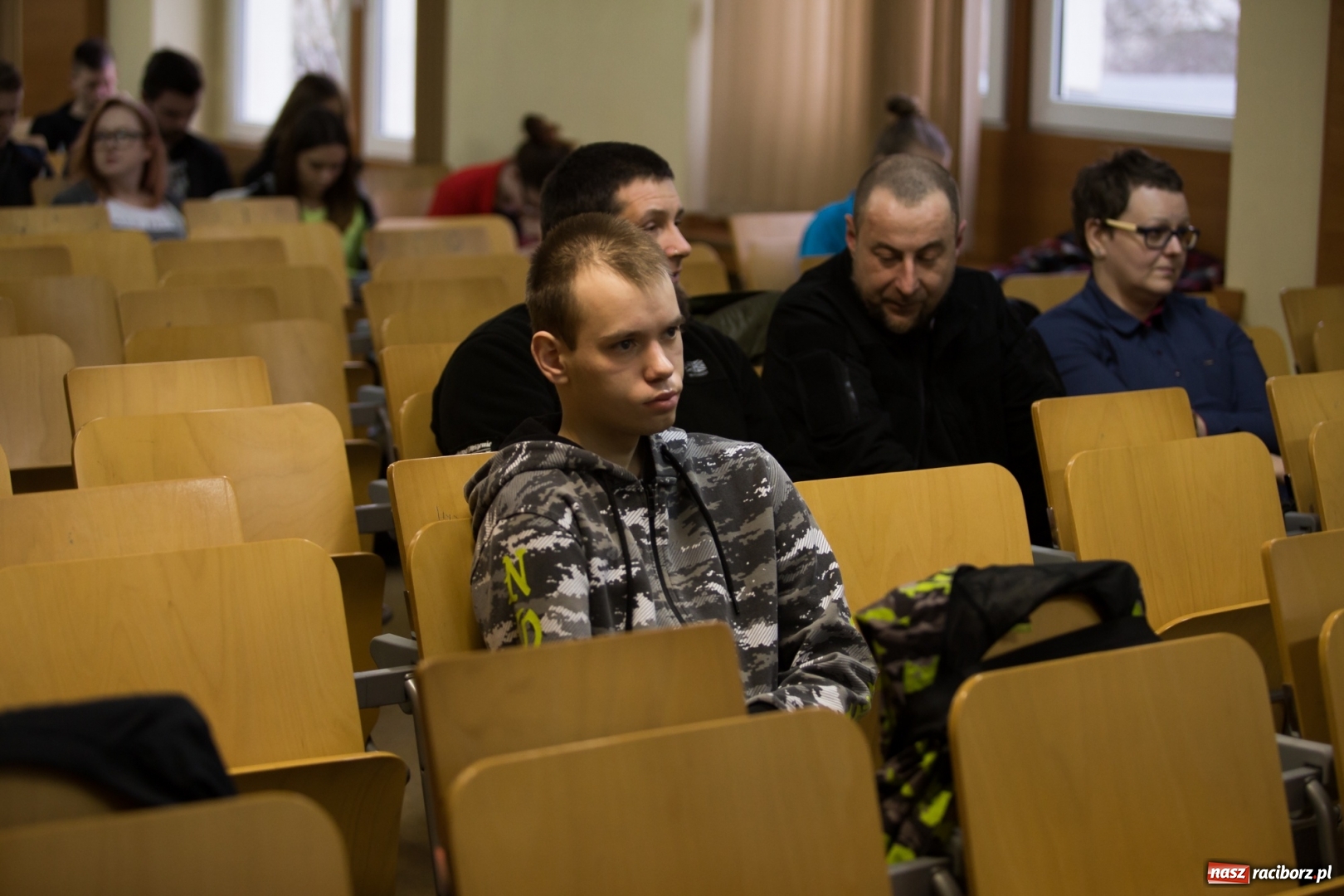 Zdjęcie w galerii na portalu naszraciborz.pl: Dziennikarz Witold Repetowicz gościem PWSZ w Raciborzu wiadomości z regionu