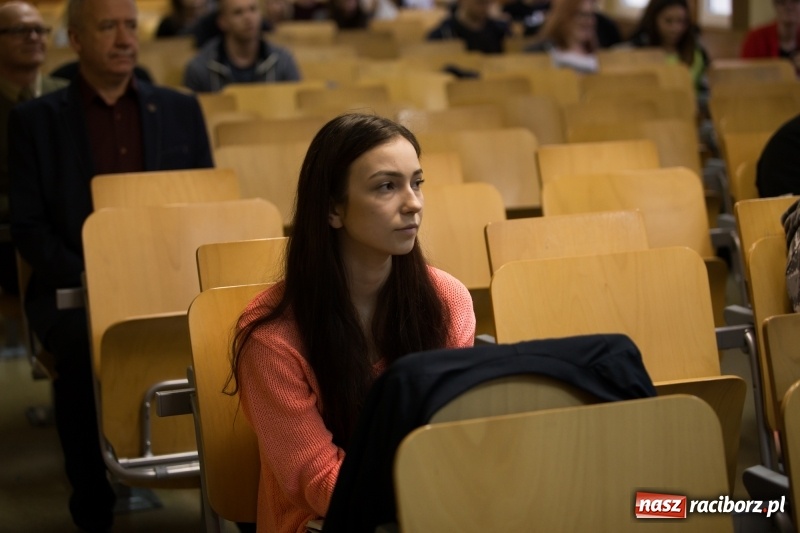 Zdjęcie w galerii na portalu naszraciborz.pl: Dziennikarz Witold Repetowicz gościem PWSZ w Raciborzu wiadomości z regionu