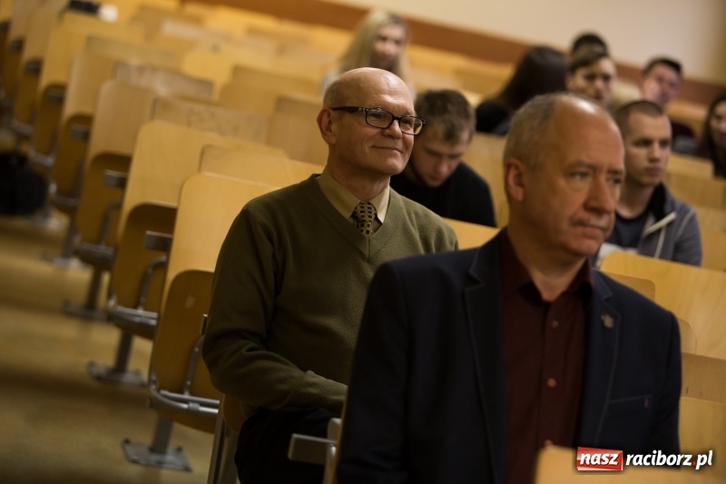 Zdjęcie w galerii na portalu naszraciborz.pl: Dziennikarz Witold Repetowicz gościem PWSZ w Raciborzu wiadomości z regionu