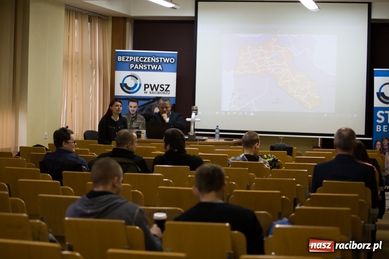 Zdjęcie w galerii na portalu naszraciborz.pl: Dziennikarz Witold Repetowicz gościem PWSZ w Raciborzu wiadomości z regionu