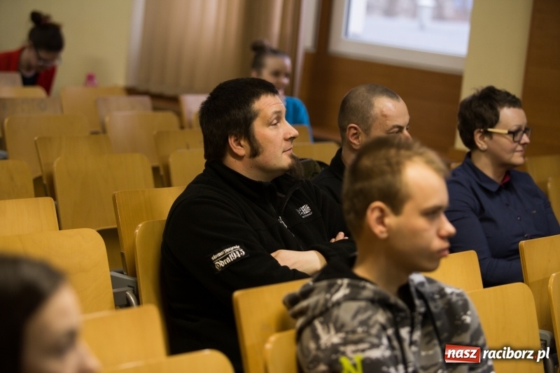 Zdjęcie w galerii na portalu naszraciborz.pl: Dziennikarz Witold Repetowicz gościem PWSZ w Raciborzu wiadomości z regionu