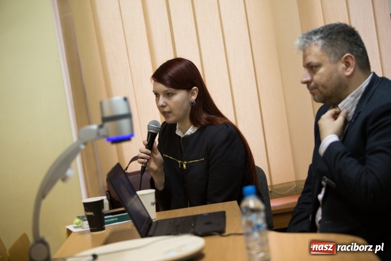 Zdjęcie w galerii na portalu naszraciborz.pl: Dziennikarz Witold Repetowicz gościem PWSZ w Raciborzu wiadomości z regionu