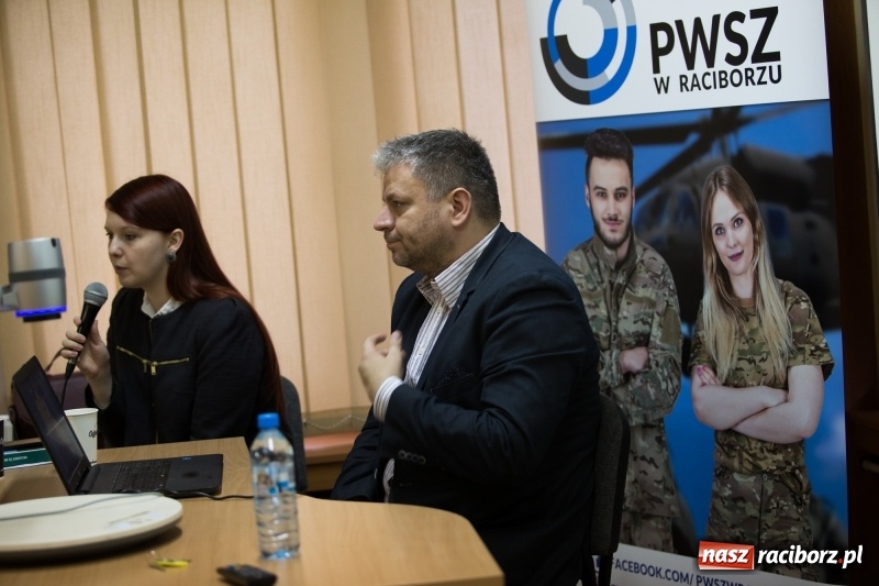 Zdjęcie w galerii na portalu naszraciborz.pl: Dziennikarz Witold Repetowicz gościem PWSZ w Raciborzu wiadomości z regionu