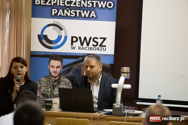 Zdjęcie w galerii na portalu naszraciborz.pl: Dziennikarz Witold Repetowicz gościem PWSZ w Raciborzu wiadomości z regionu