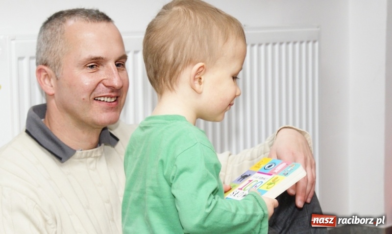 Zdjęcie w galerii na portalu naszraciborz.pl: Gra w kolory w bibliotece na Ostrogu wiadomości z regionu