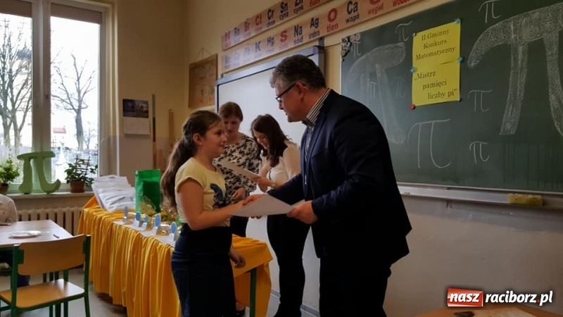 Zdjęcie w galerii na portalu naszraciborz.pl: W Tworkowie wyłoniono mistrzów pamięci liczby PI wiadomości z regionu