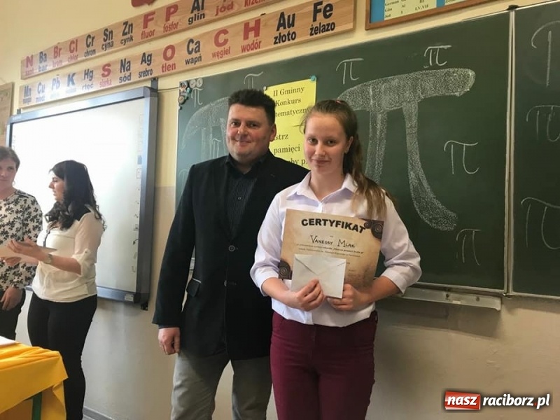 Zdjęcie w galerii na portalu naszraciborz.pl: W Tworkowie wyłoniono mistrzów pamięci liczby PI wiadomości z regionu