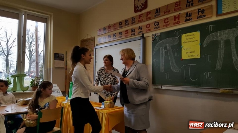 Zdjęcie w galerii na portalu naszraciborz.pl: W Tworkowie wyłoniono mistrzów pamięci liczby PI wiadomości z regionu