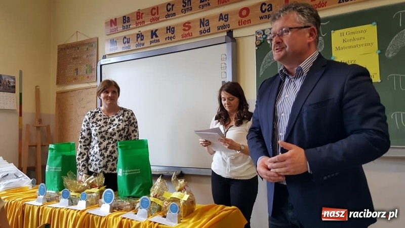 Zdjęcie w galerii na portalu naszraciborz.pl: W Tworkowie wyłoniono mistrzów pamięci liczby PI wiadomości z regionu