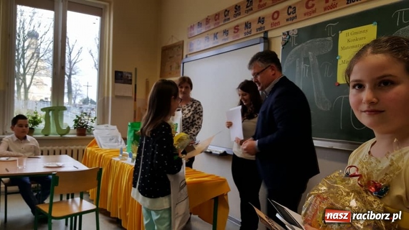 Zdjęcie w galerii na portalu naszraciborz.pl: W Tworkowie wyłoniono mistrzów pamięci liczby PI wiadomości z regionu