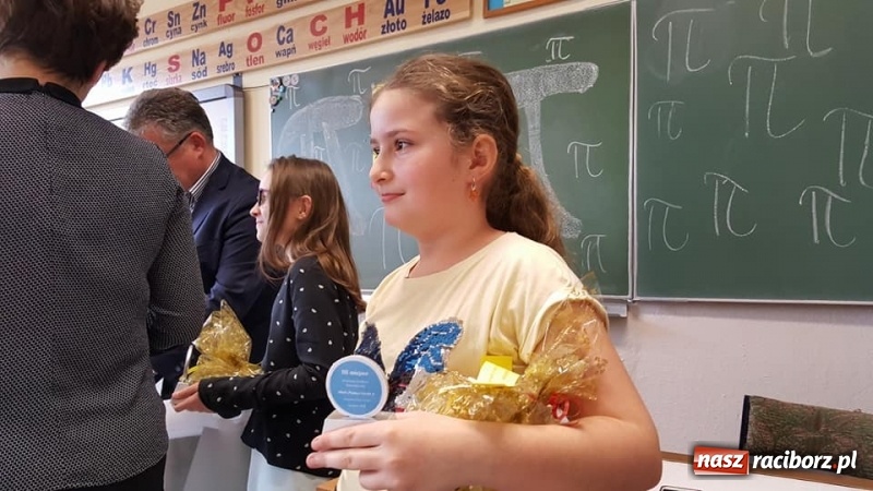 Zdjęcie w galerii na portalu naszraciborz.pl: W Tworkowie wyłoniono mistrzów pamięci liczby PI wiadomości z regionu