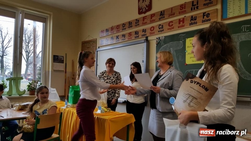 Zdjęcie w galerii na portalu naszraciborz.pl: W Tworkowie wyłoniono mistrzów pamięci liczby PI wiadomości z regionu