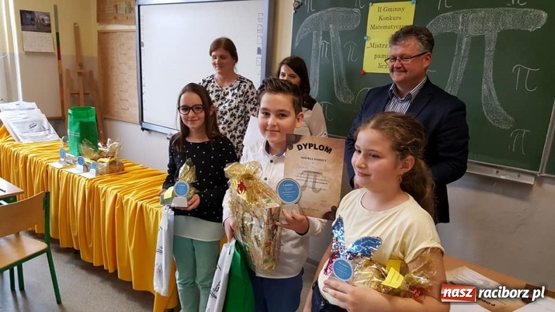 Zdjęcie w galerii na portalu naszraciborz.pl: W Tworkowie wyłoniono mistrzów pamięci liczby PI wiadomości z regionu