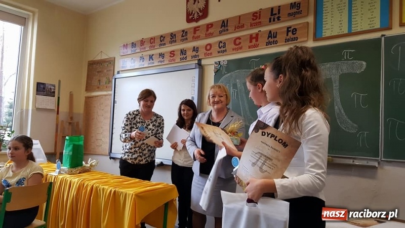 Zdjęcie w galerii na portalu naszraciborz.pl: W Tworkowie wyłoniono mistrzów pamięci liczby PI wiadomości z regionu