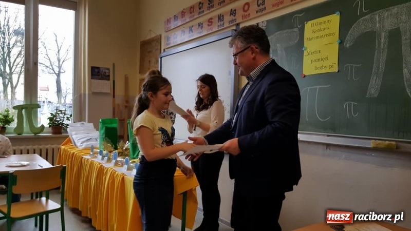 Zdjęcie w galerii na portalu naszraciborz.pl: W Tworkowie wyłoniono mistrzów pamięci liczby PI wiadomości z regionu