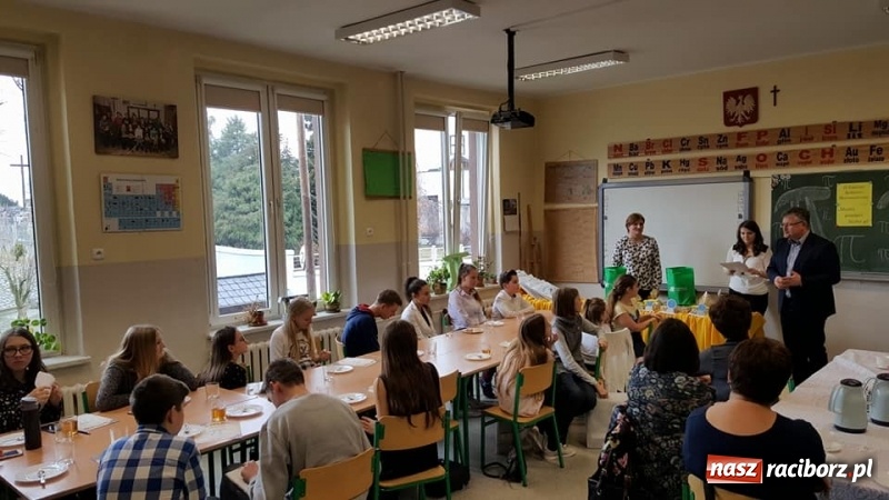 Zdjęcie w galerii na portalu naszraciborz.pl: W Tworkowie wyłoniono mistrzów pamięci liczby PI wiadomości z regionu