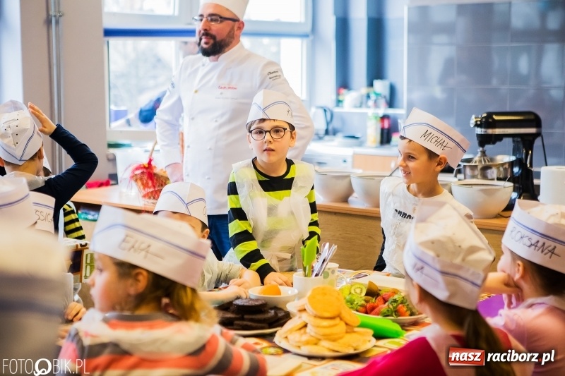 Zdjęcie w galerii na portalu naszraciborz.pl: Warsztaty Zdrowe słodkości w SP 1 wiadomości z regionu