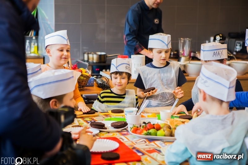 Zdjęcie w galerii na portalu naszraciborz.pl: Warsztaty Zdrowe słodkości w SP 1 wiadomości z regionu