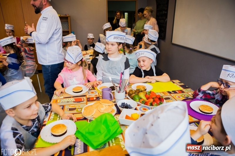 Zdjęcie w galerii na portalu naszraciborz.pl: Warsztaty Zdrowe słodkości w SP 1 wiadomości z regionu