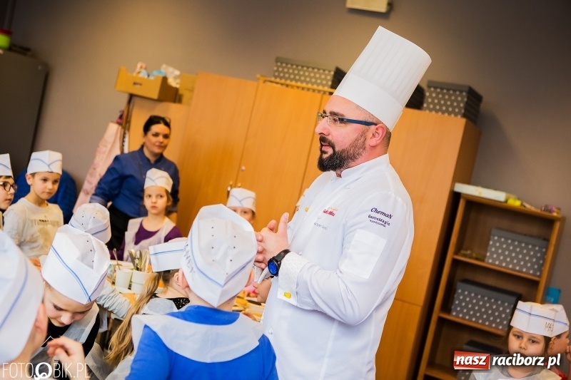 Zdjęcie w galerii na portalu naszraciborz.pl: Warsztaty Zdrowe słodkości w SP 1 wiadomości z regionu