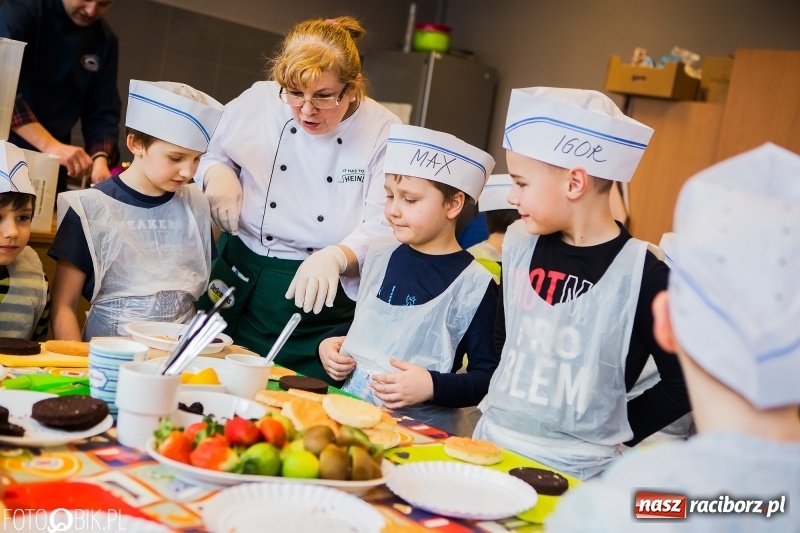 Zdjęcie w galerii na portalu naszraciborz.pl: Warsztaty Zdrowe słodkości w SP 1 wiadomości z regionu