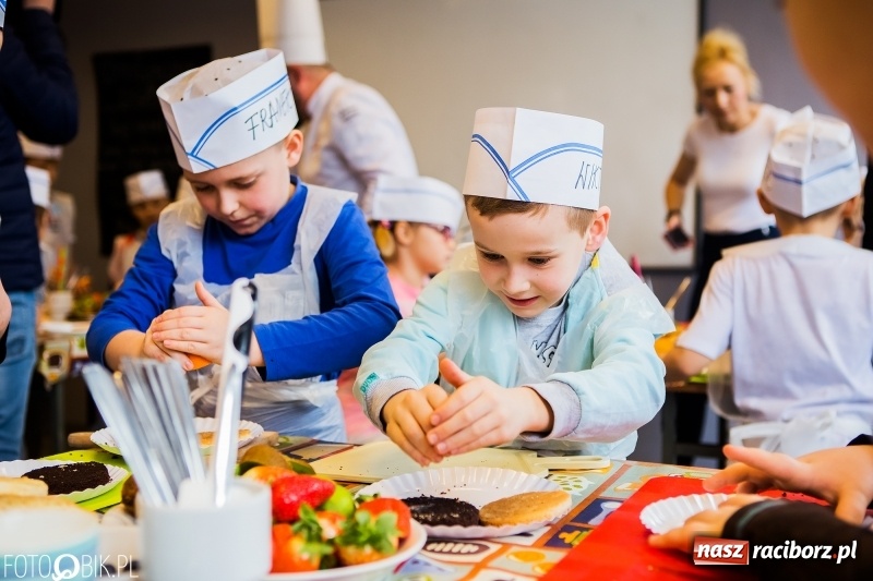 Zdjęcie w galerii na portalu naszraciborz.pl: Warsztaty Zdrowe słodkości w SP 1 wiadomości z regionu