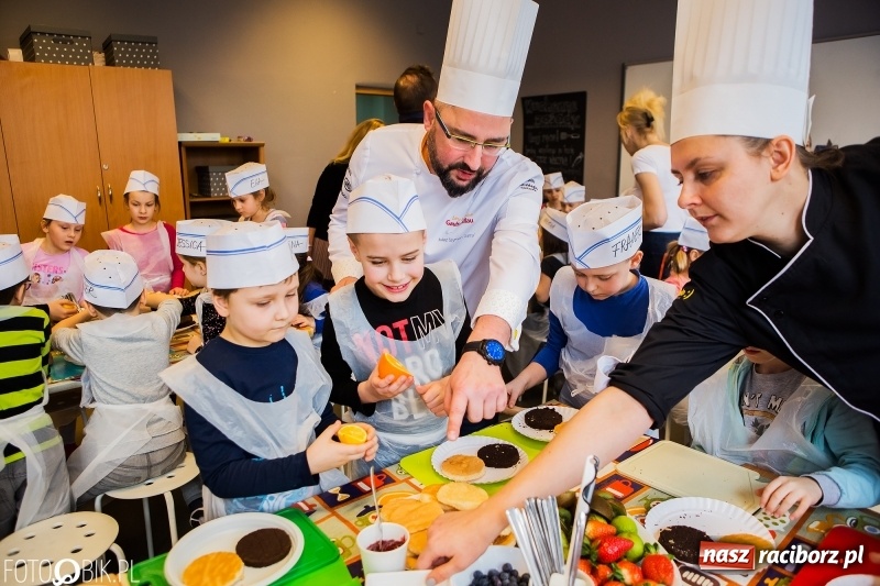 Zdjęcie w galerii na portalu naszraciborz.pl: Warsztaty Zdrowe słodkości w SP 1 wiadomości z regionu