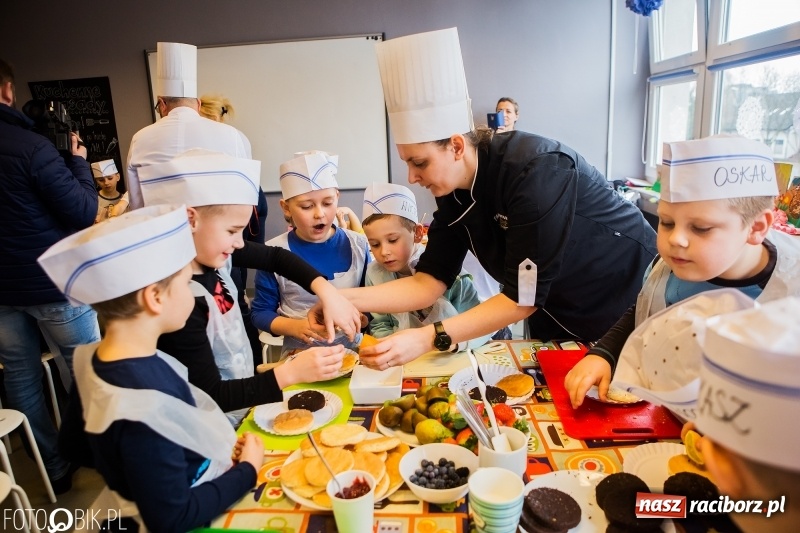 Zdjęcie w galerii na portalu naszraciborz.pl: Warsztaty Zdrowe słodkości w SP 1 wiadomości z regionu