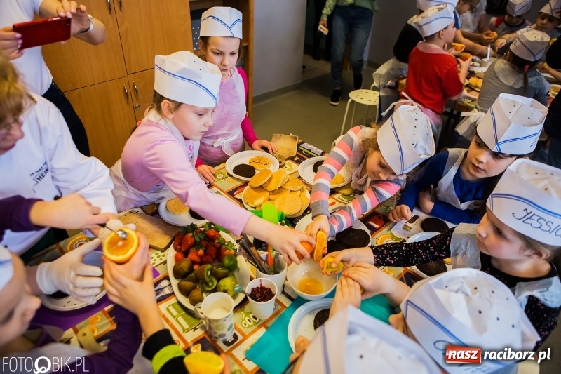 Zdjęcie w galerii na portalu naszraciborz.pl: Warsztaty Zdrowe słodkości w SP 1 wiadomości z regionu