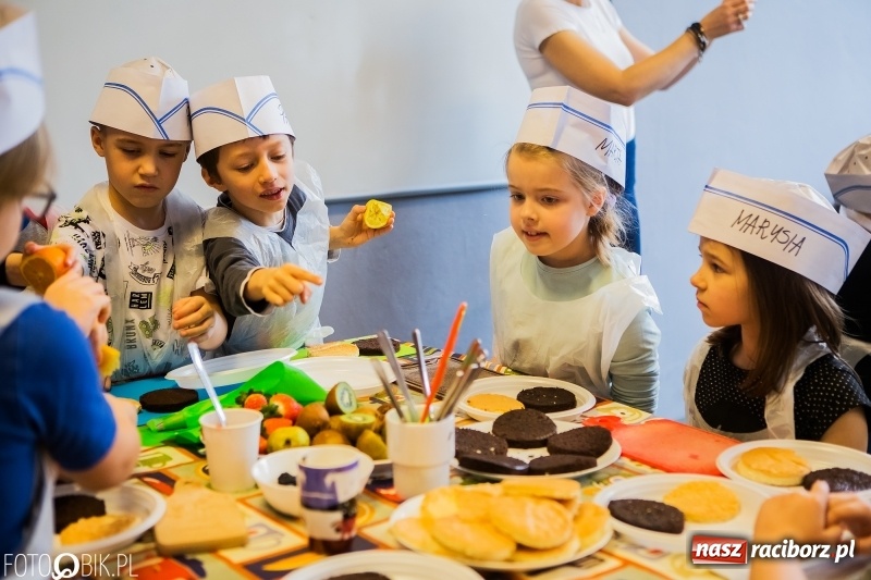 Zdjęcie w galerii na portalu naszraciborz.pl: Warsztaty Zdrowe słodkości w SP 1 wiadomości z regionu