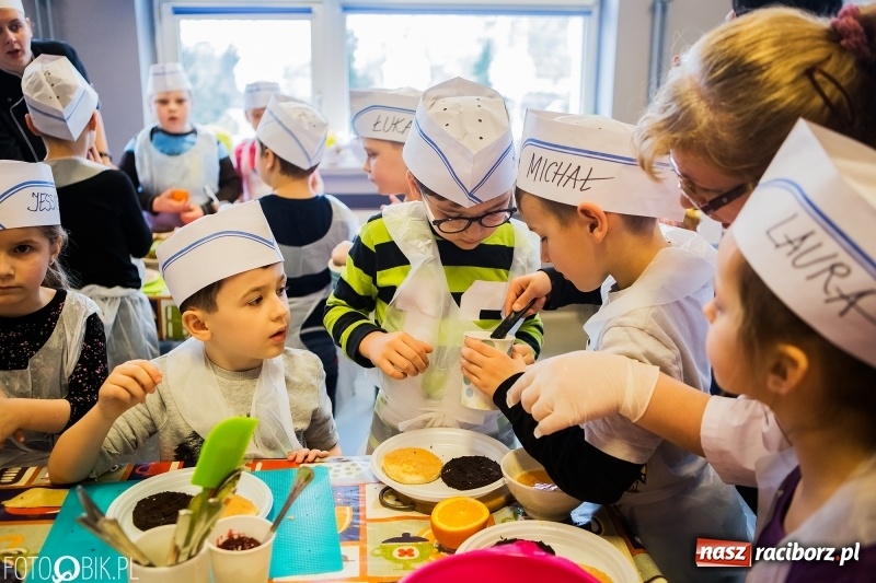 Zdjęcie w galerii na portalu naszraciborz.pl: Warsztaty Zdrowe słodkości w SP 1 wiadomości z regionu